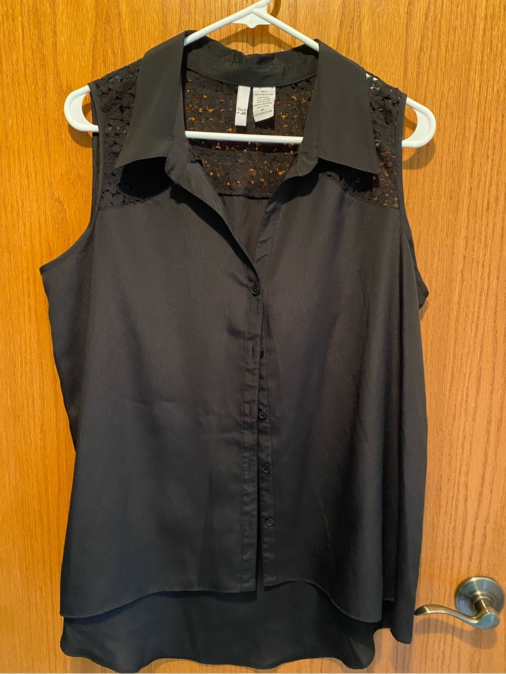 Sami & Jo Women’s Sleeveless Button Down Top